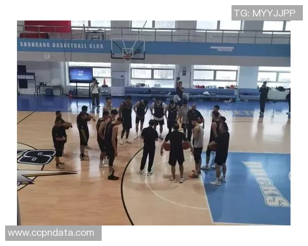 哈尔滨市民热情观看少年CBA城市赛