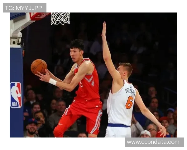 周琦加盟火箭首次出现NBA赛场,引发球迷热议 周琦加盟火箭首次出现NBA赛场,引发球迷热议